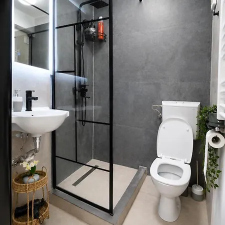 Central Studio Apartment